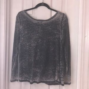 Long sleeved, open back comfy top!